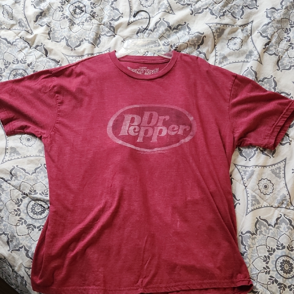 Savvy Red Short Sleeve Tee with Vintage Graphic
